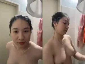 Gái vú bự, vừa call với ghệ vừa tắm